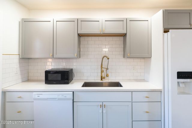 8416 Westport Rd, Briarwood, KY 40242