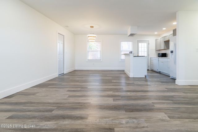 8416 Westport Rd, Briarwood, KY 40242