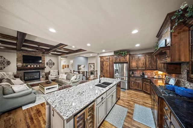 15609 Linden Street, Overland Park, KS 66224