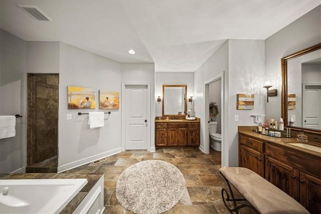 15609 Linden Street, Overland Park, KS 66224