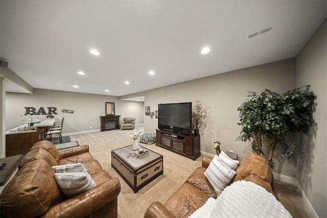 15609 Linden Street, Overland Park, KS 66224