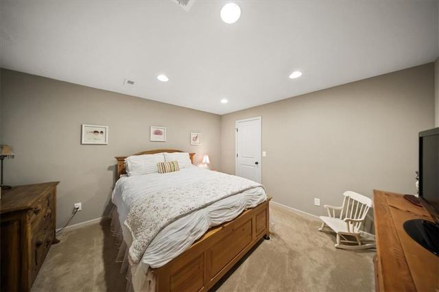 15609 Linden Street, Overland Park, KS 66224