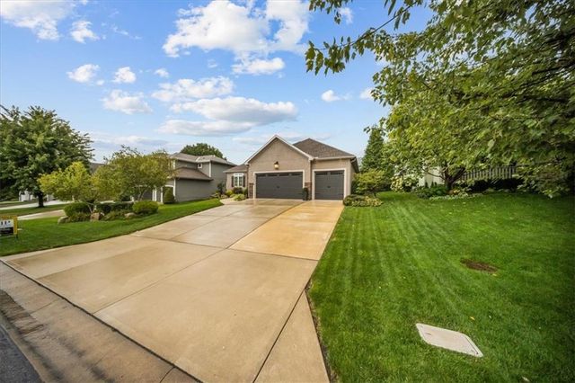 15609 Linden Street, Overland Park, KS 66224