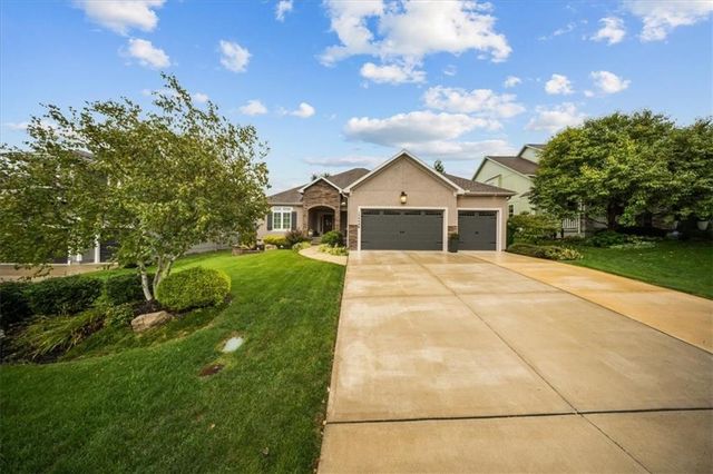 15609 Linden Street, Overland Park, KS 66224