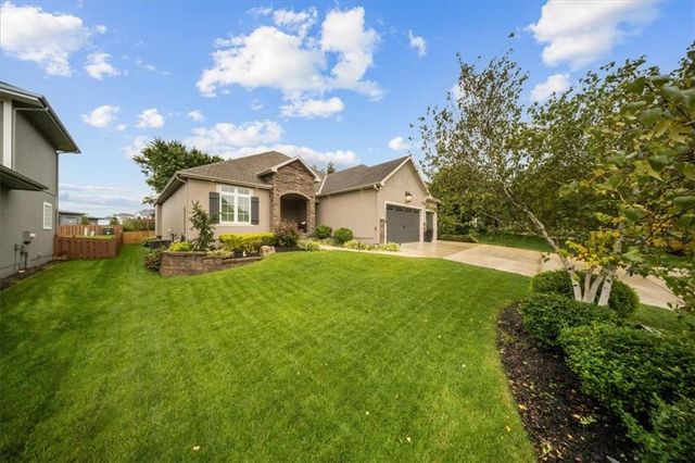 15609 Linden Street, Overland Park, KS 66224