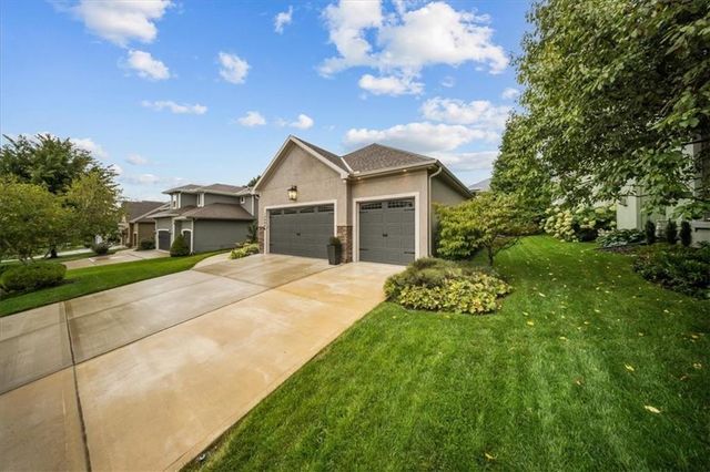 15609 Linden Street, Overland Park, KS 66224