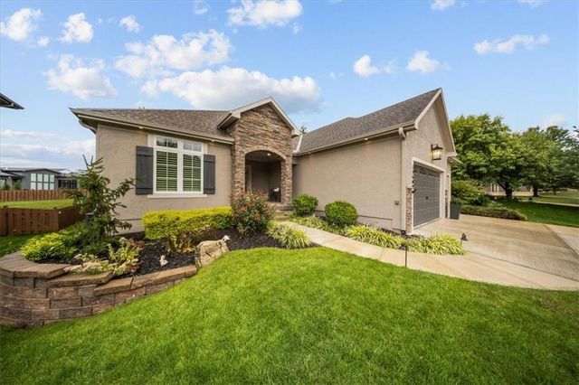 15609 Linden Street, Overland Park, KS 66224