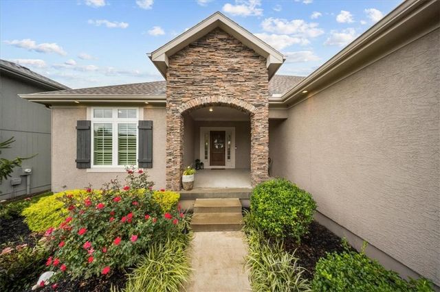 15609 Linden Street, Overland Park, KS 66224