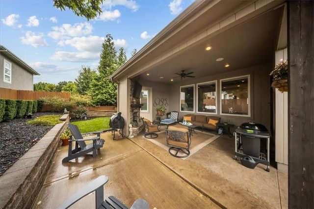 15609 Linden Street, Overland Park, KS 66224