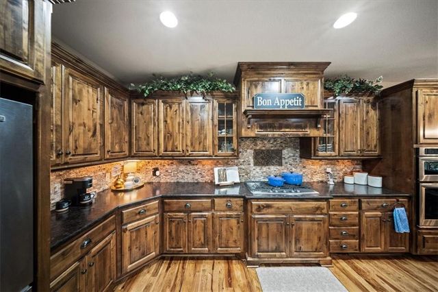 15609 Linden Street, Overland Park, KS 66224