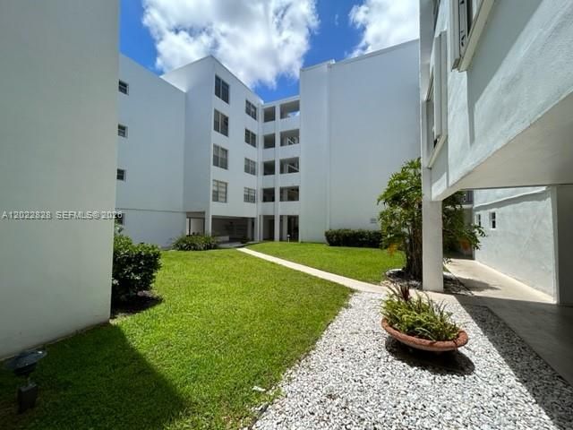 6923 Cypress Rd C12, Plantation, FL 33317