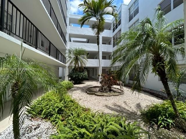 6923 Cypress Rd C12, Plantation, FL 33317