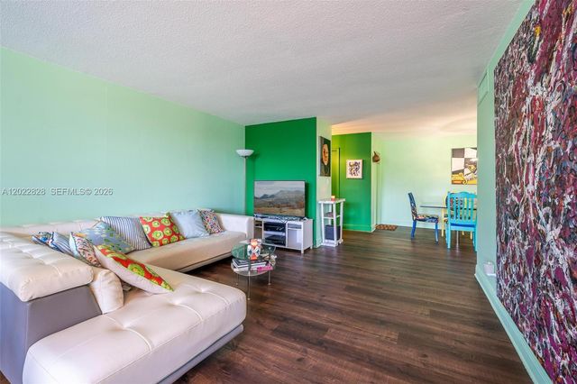 6923 Cypress Rd C12, Plantation, FL 33317
