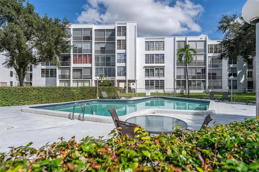 6923 Cypress Rd C12, Plantation, FL 33317