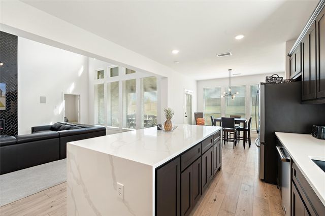 704 S HIDDEN LAKES Drive, Desoto, TX 75115