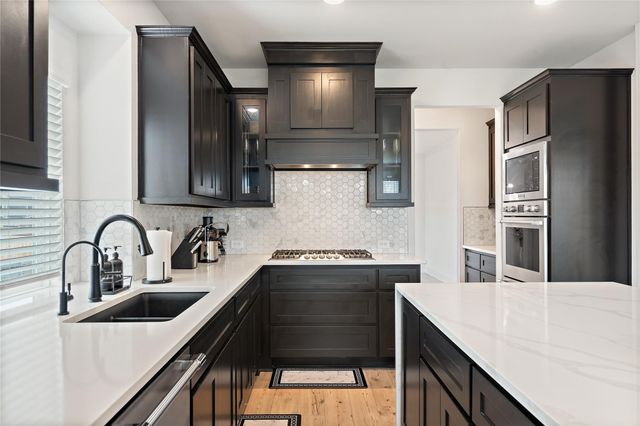 704 S HIDDEN LAKES Drive, Desoto, TX 75115