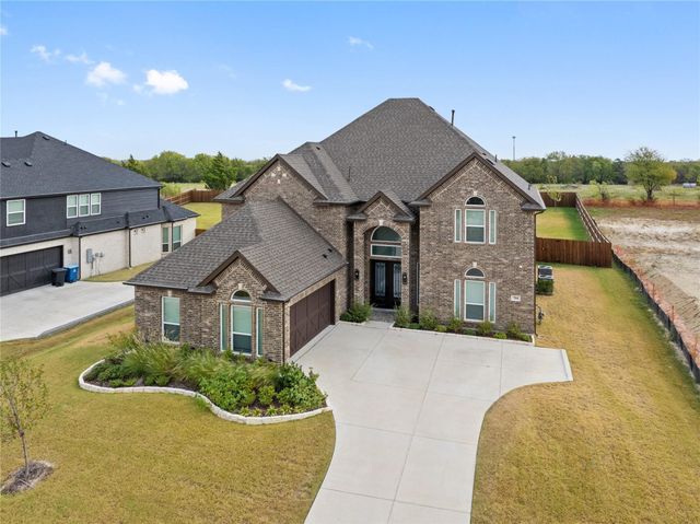 704 S HIDDEN LAKES Drive, Desoto, TX 75115