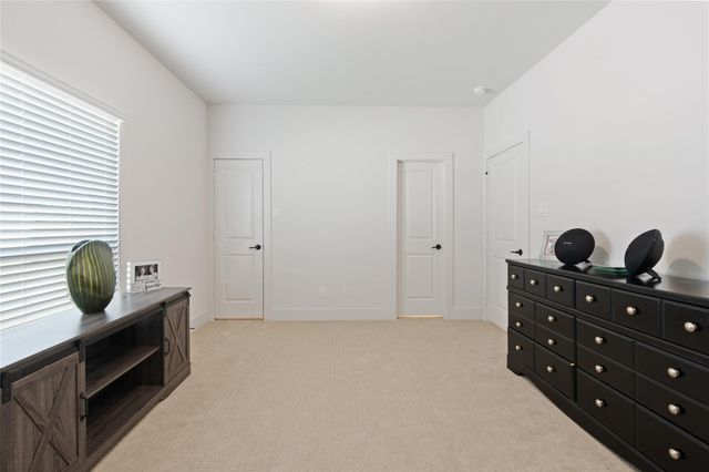 704 S HIDDEN LAKES Drive, Desoto, TX 75115