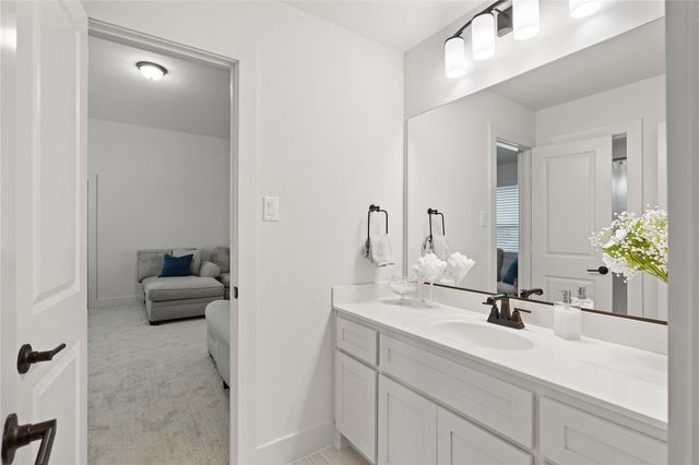 704 S HIDDEN LAKES Drive, Desoto, TX 75115