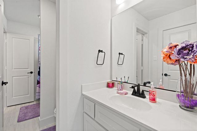 704 S HIDDEN LAKES Drive, Desoto, TX 75115