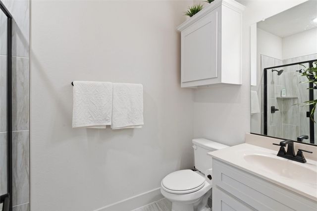 704 S HIDDEN LAKES Drive, Desoto, TX 75115