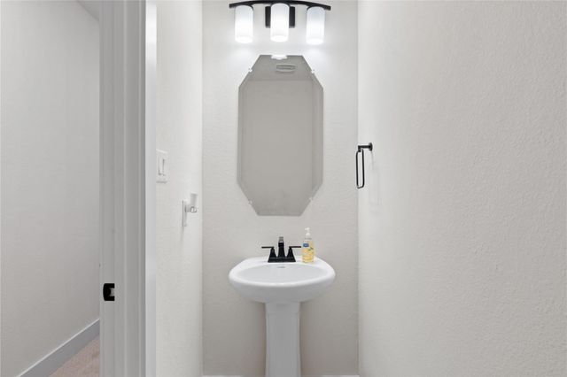 704 S HIDDEN LAKES Drive, Desoto, TX 75115