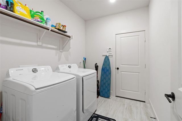 704 S HIDDEN LAKES Drive, Desoto, TX 75115