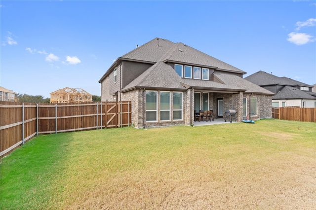 704 S HIDDEN LAKES Drive, Desoto, TX 75115