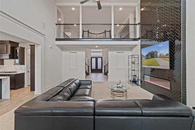 704 S HIDDEN LAKES Drive, Desoto, TX 75115