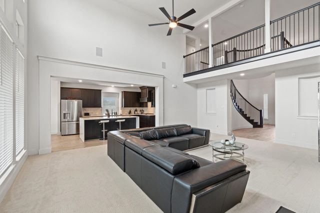 704 S HIDDEN LAKES Drive, Desoto, TX 75115