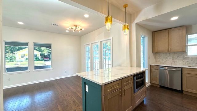2239 E 8th Street, Tulsa, OK 74104