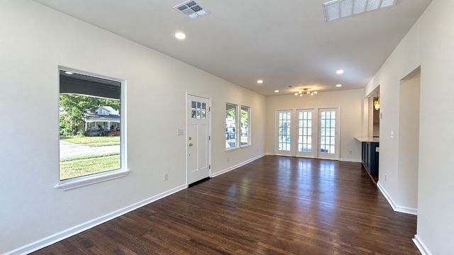 2239 E 8th Street, Tulsa, OK 74104