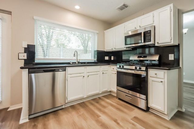 2806 Sunshine Circle, Sugar Land, TX 77479