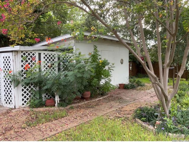 8306 Staton Dr, San Antonio, TX 78224