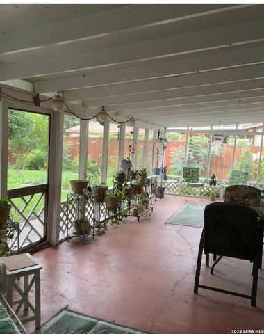 8306 Staton Dr, San Antonio, TX 78224