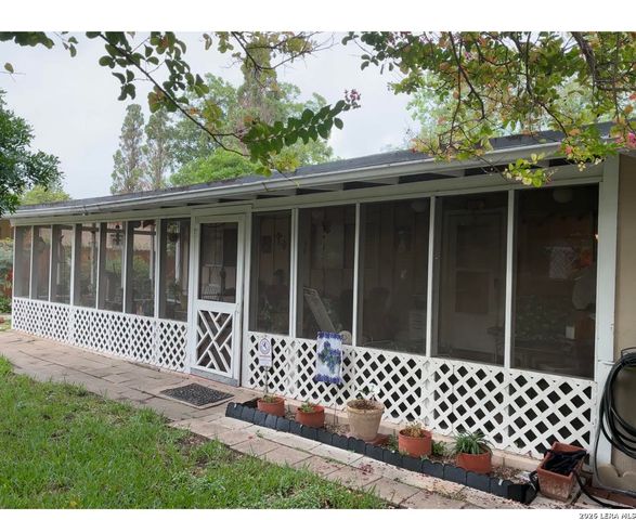 8306 Staton Dr, San Antonio, TX 78224