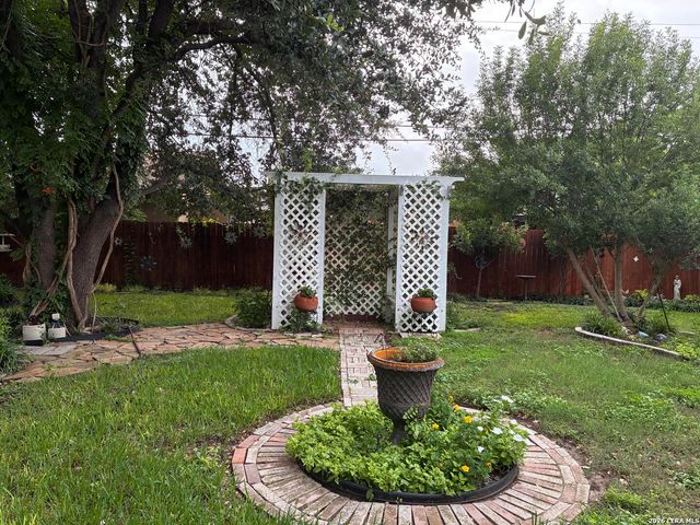 8306 Staton Dr, San Antonio, TX 78224