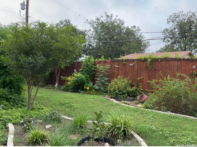 8306 Staton Dr, San Antonio, TX 78224