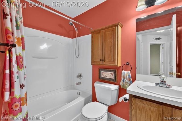 8196 Loon Lane, Grand Blanc, MI 48439