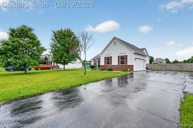 8196 Loon Lane, Grand Blanc, MI 48439