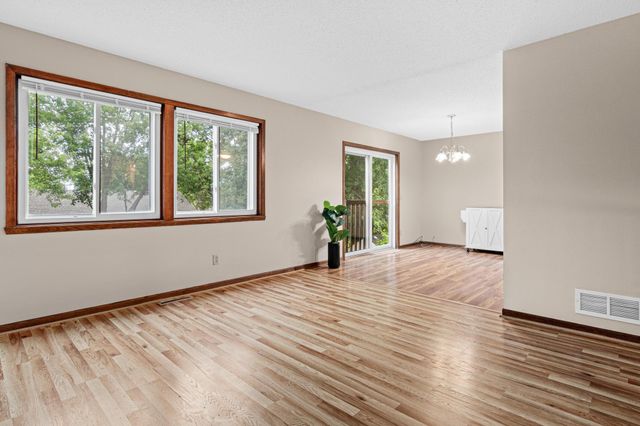3749 Goodwin Court N, Oakdale, MN 55128