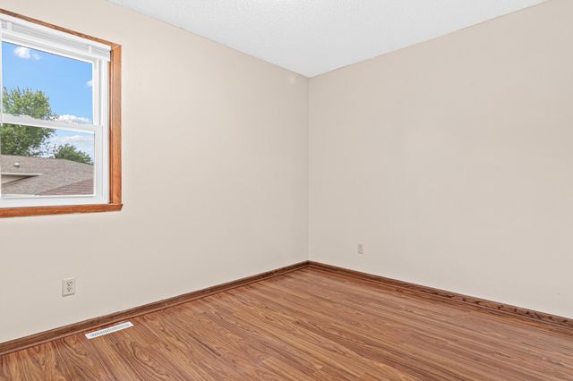 3749 Goodwin Court N, Oakdale, MN 55128