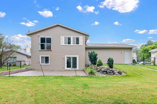 3749 Goodwin Court N, Oakdale, MN 55128