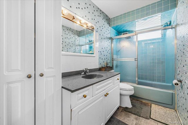 25733 149th Road, Rosedale, NY 11422