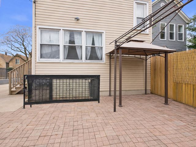 2125 N STAVE Street, Chicago, IL 60647