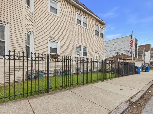 2125 N STAVE Street, Chicago, IL 60647