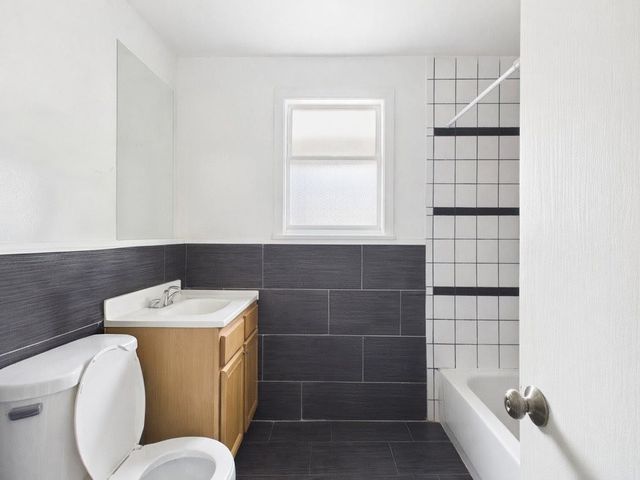 2125 N STAVE Street, Chicago, IL 60647