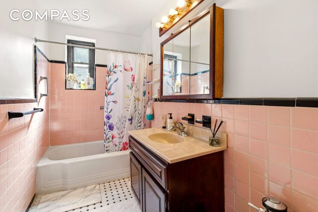 3240 91st St Apt 510, New York City, NY 11369