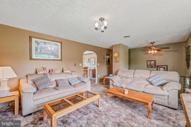 12822 WINCHESTER GRADE RD, Berkeley Springs, WV 25411