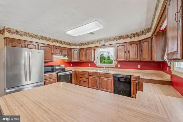 12822 WINCHESTER GRADE RD, Berkeley Springs, WV 25411